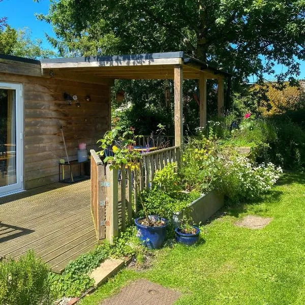 Beekeeper's Cabin, hotel in Reepham