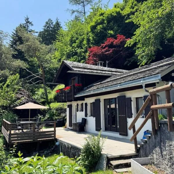 Chalet avec vue panoramique sur les montagnes, hotel in Martigny-Ville