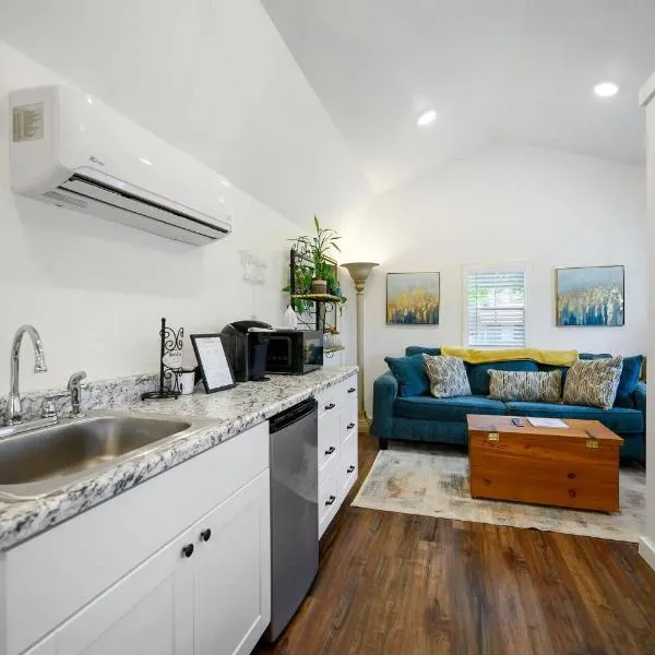 To the Moon Cozy Studio for 2, hotel in Broken Bow