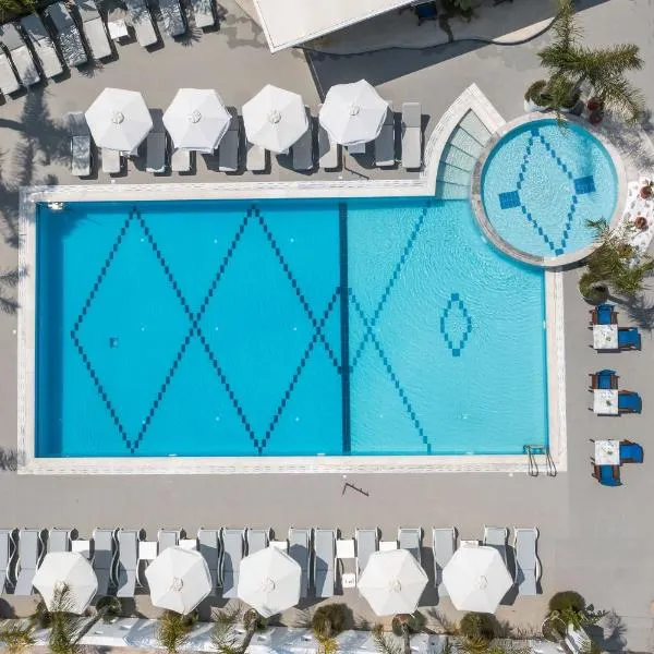 Tinas Plus Hotel, hotel u Falirakiju