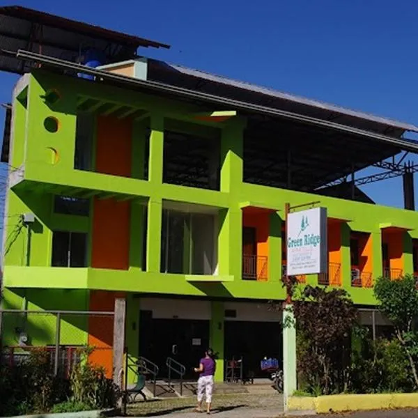 Green Ridge Apartelle, hotel in Tigbawan