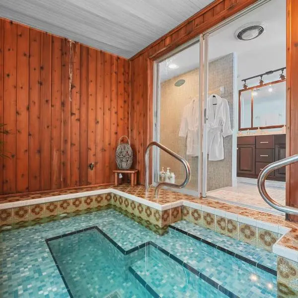 Golf Cart-Jacuzzi-Surfing Abode on Hutchinson Island、フォートピアースのホテル