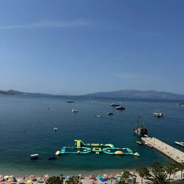 Beachfront 2 Bedrooms Apartment, hotel in Sarandë