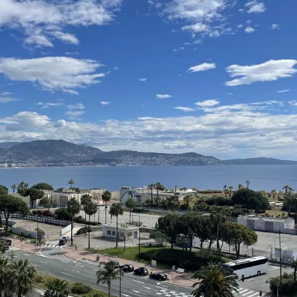 Azure blue, hotel v Nici