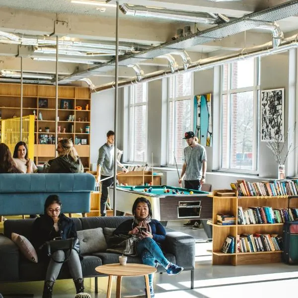 クリンクノールド ホステル（ClinkNOORD Hostel）、アムステルダムのホテル