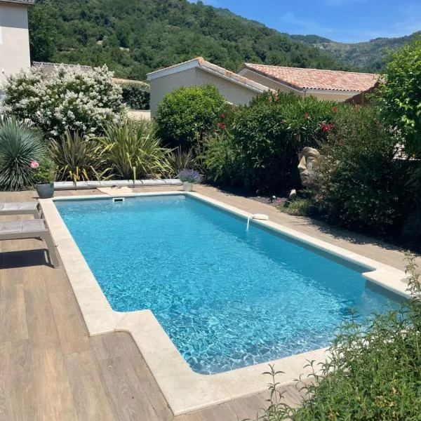Comme à la maison près de la DOLCE VIA, hotel v destinaci Saint-Fortunat-sur-Eyrieux