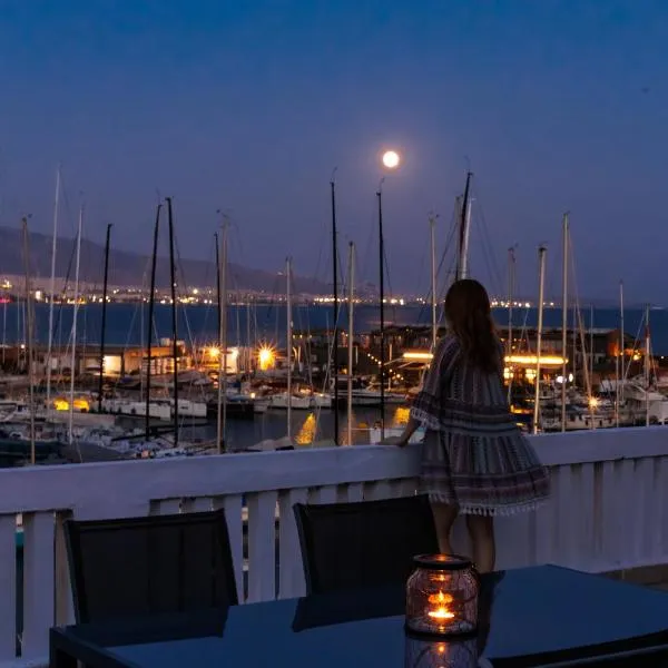 Seaside Grey Pearl Villa, hotel in Piraeus