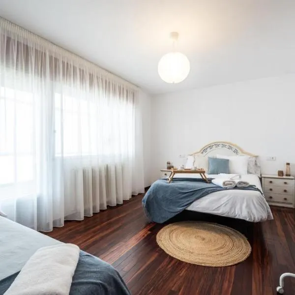 Atico centrico con terrazas, hotel in Monforte de Lemos