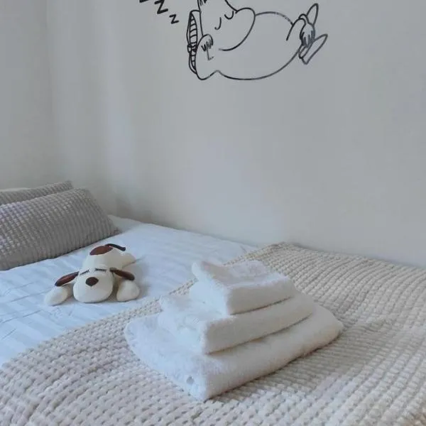 Cozy studio at the heart of Helsinki, close to nature & sea, hotel di Helsinki