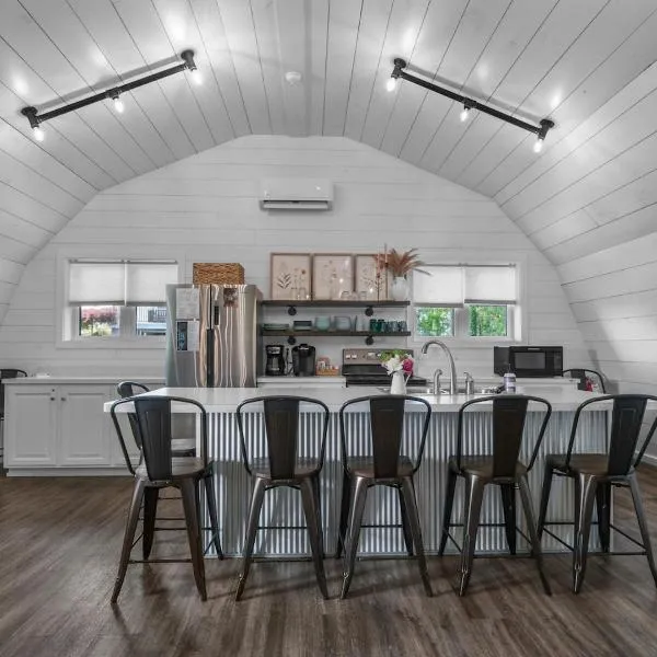 The Barn at Sharp Run-Modern Barn in the heart of Amish Country、ミラーズバーグのホテル