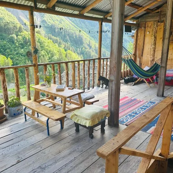 Tamazi guest house, hotel v destinaci Adishi