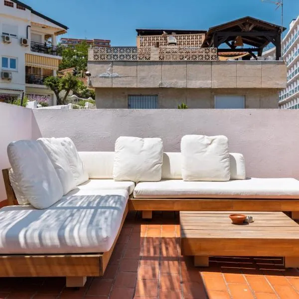 Large Terrace Apartment -Near Beach -Torremolinos By Budha, hótel í Torremolinos
