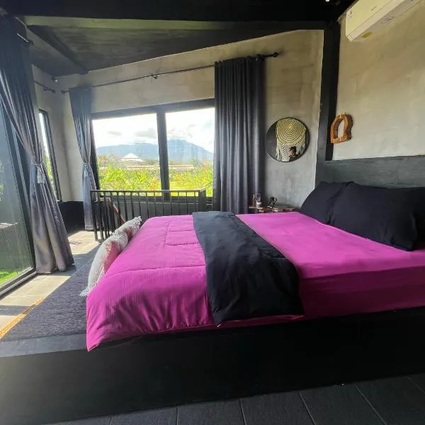 KUBU BLACK HOUSE, hotel v destinaci Jembrana