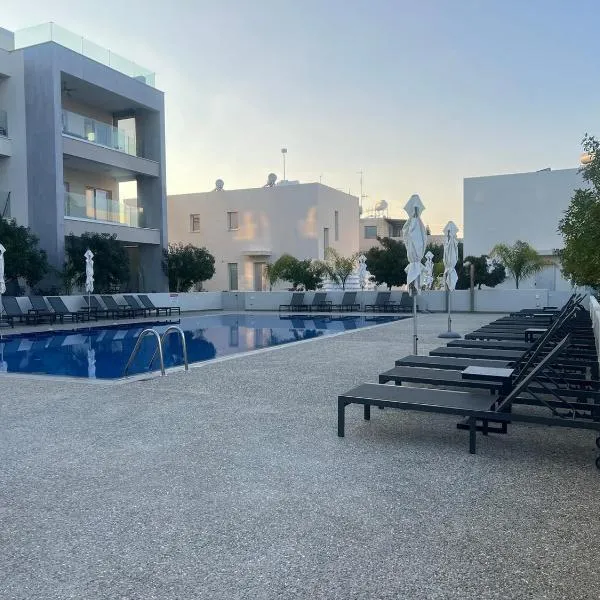 Modern Cosy Holiday Apartment – hotel w mieście Paralimni