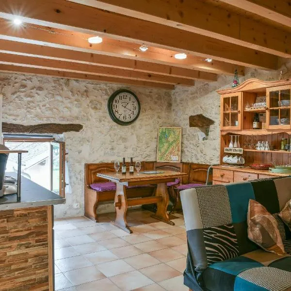 Le Portougais, Chalet À Chanaz, hotel in Chanaz