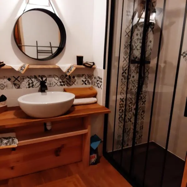 Cantal maison individuelle, hotel in Le Baladour