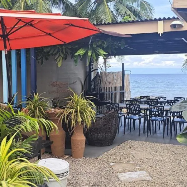 Exclusive Beachfront House with Pool，Lobo的飯店