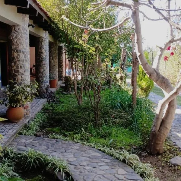 Cabañas Los Lapachos, hotel in Chicoana