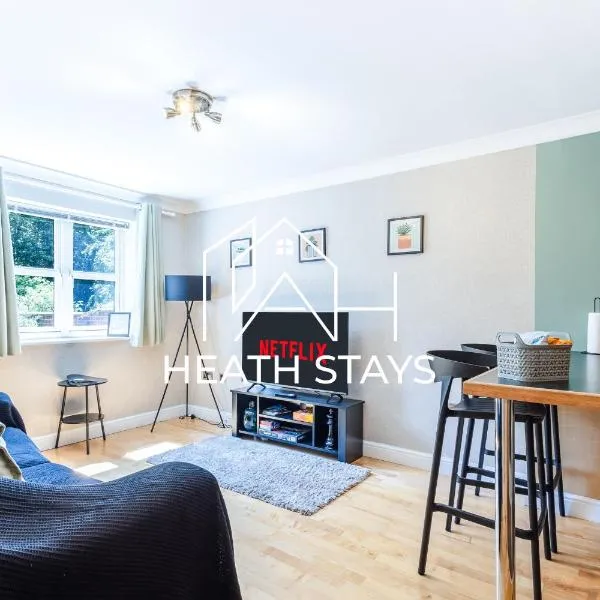 Newly Refurbed Warwick Apt 2BR Sleeps 3 Free Parking, hôtel à Warwick