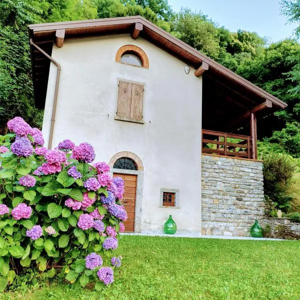 Ca' del Livello - country chic retreat with garden overlooking mountains, hotel in Canzo