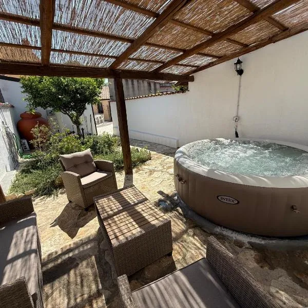 Way to the sea - Home with garden & hot tub, hotel a Càbras