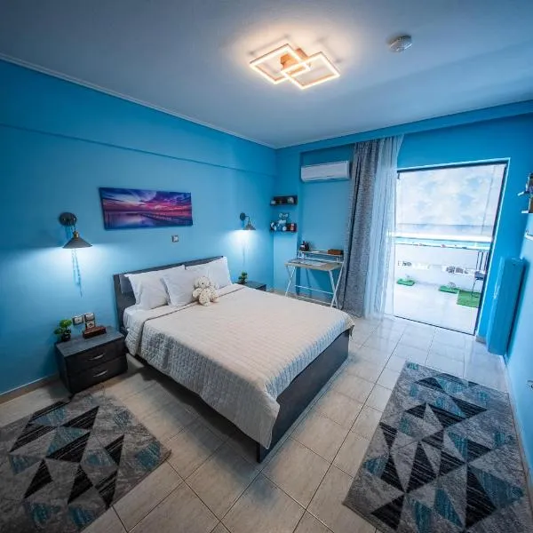 Lux Apartment next to the sea, hotel in Piraeus