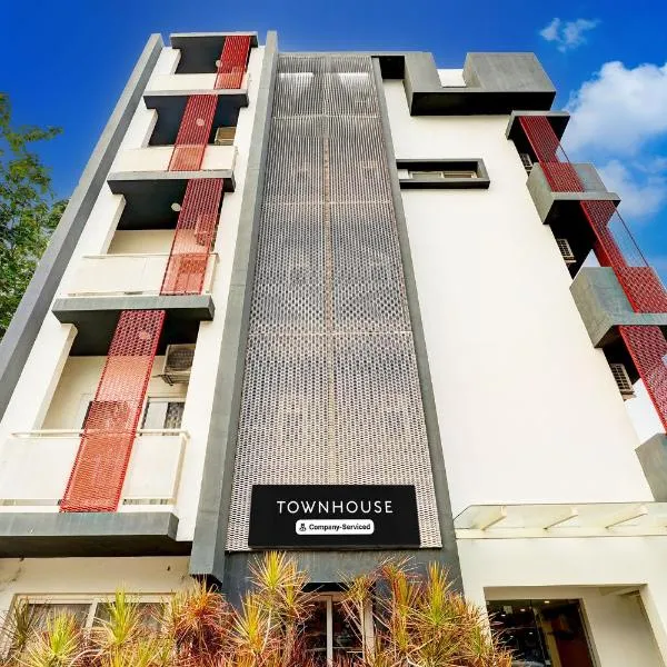 Townhouse Hebbal Bhadrappa Layout, hotel in Bengaluru