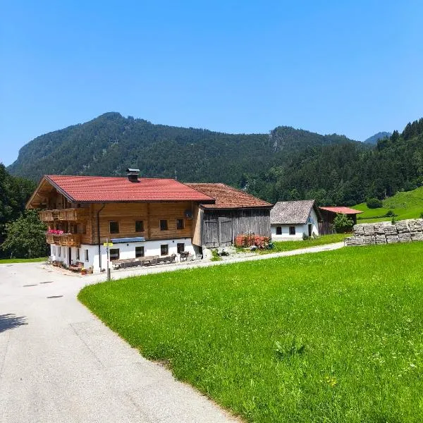 Ferienhaus Paulnhof Erl - Alpenglück für Gruppen, Freunde & Teams, hotel v destinaci Erlerberg