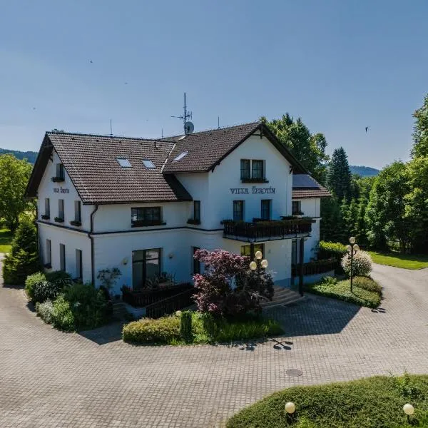 Villa Žerotín Penzion Bed & Breakfast, hotel ve Velkých Losinách