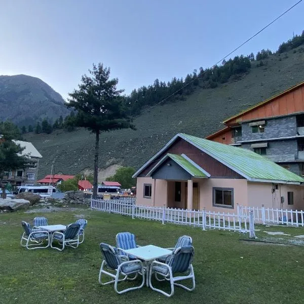 Pine villa Cottage, hotel v destinaci Nārān
