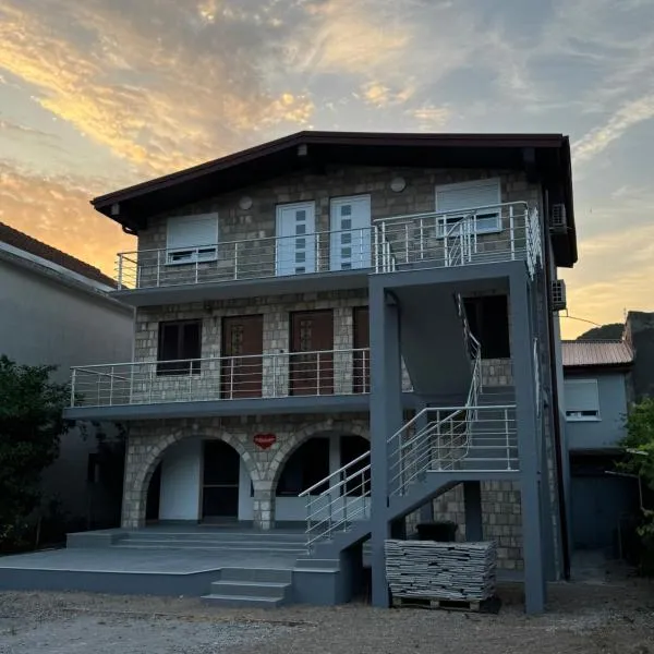 JazAzur โรงแรมในLastva