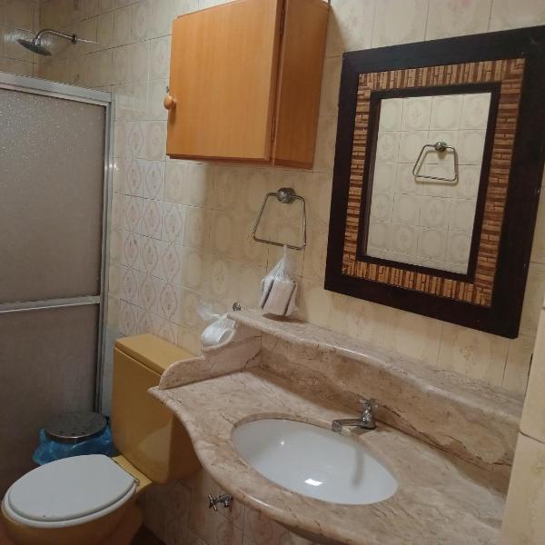 CHALÉ ALPINO RAIZ TODO MOBILIADO COM 2 QUARTOS COZINHA SALA BANHEIRO NATUREZA 2 KM centro de Canela rs - Foto 3