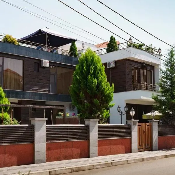 Max Apartments, hotel a Ureki