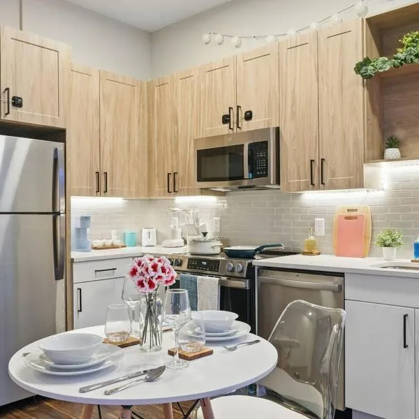 6min to Domain,12min DT Studio with Pool and Free Parking