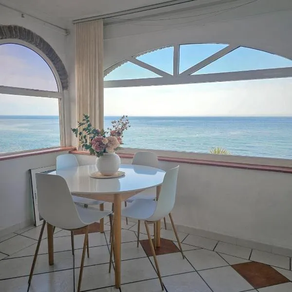 Charming Townhouse in El Faro, Spain, Studding Sea View & Community Pool, hotel in Fuengirola