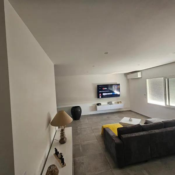 Entire place, fully air-conditioned, hotel in Malataverne