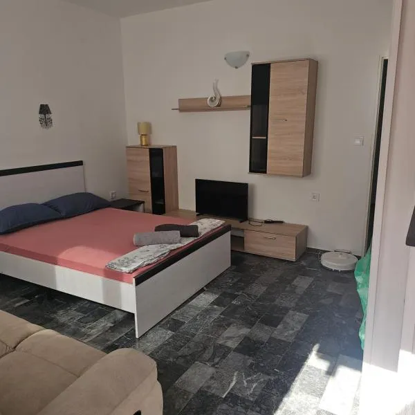 Villa Marko 1 Bedroom apartment #2, hotel in Pula