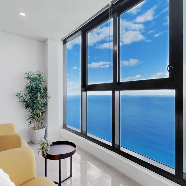 Beach Front 2BR Meriton Sunrise & Ocean Views, hotel en Gold Coast