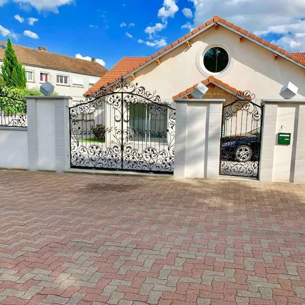 Studio proximité Paris Le Bourget, hôtel à Arnouville-lès-Gonesse