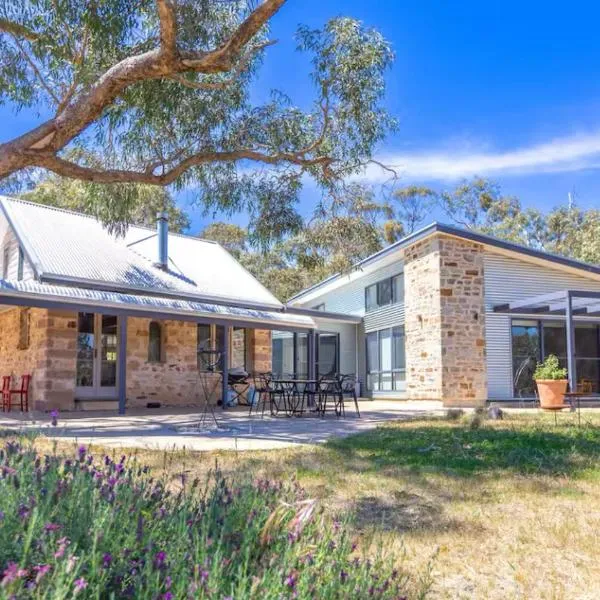 Benny's Retreat Luxury Bushland Escape, hotel in Clare