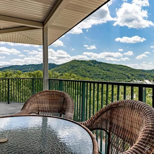 Cozy Retreat 2BR Condo with Jacuzzi & Indoor Pool, hotel in Pigeon Forge