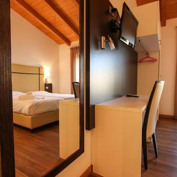 Thai Orchidee Restaurant&Rooms, hotel v destinaci Garda