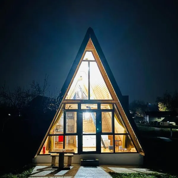 Izvoru Rece에 위치한 호텔 Horezu Cozy Cabin