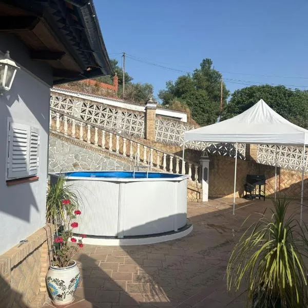 Apartamentos turísticos ilusiones, hotel v destinácii Cazalla de la Sierra