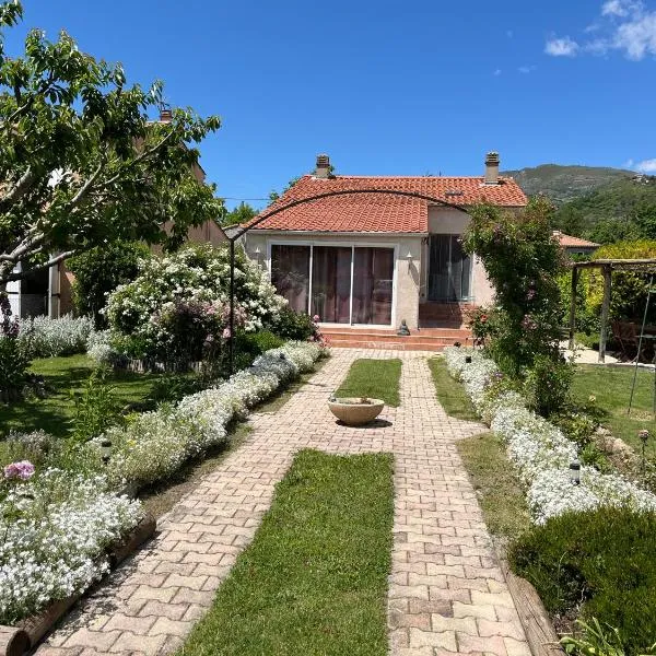 Super maison 5 pièces avec jardin, hotel in Digne-les-Bains
