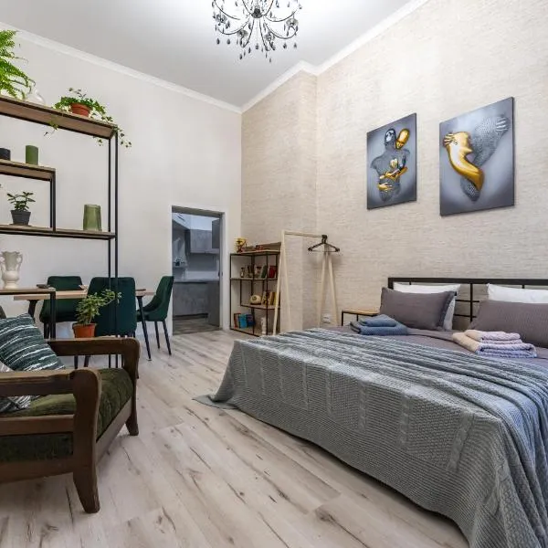 Дім з двориком, центр, море, hotel in Odesa