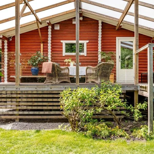 Log Cabin by Nuuksio National Park, Espoo, hotel i Espoo