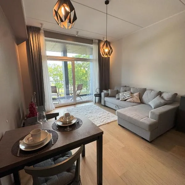 Riverside Retreat - Cozy Central Stay in Pärnu – hotel w Parnawie