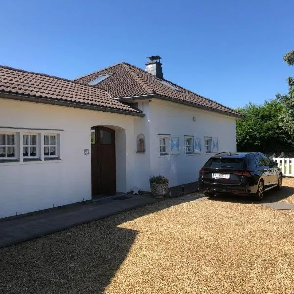 Landhaus Sylvia in Eupen, Terrasse , Garten & Nähe zum Hohen Venn, hotel v destinaci Eupen