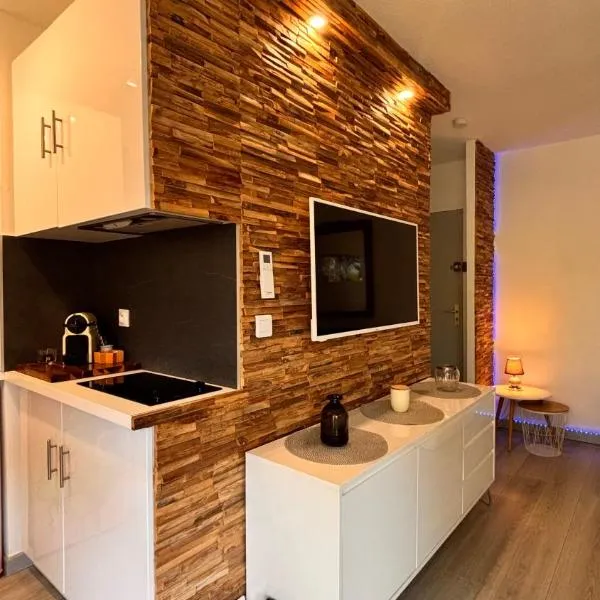 Résidence 3 rivières Studio haut de gamme au calme dans un parc de 8 hectares avec piscines, hotel in Mandelieu-la-Napoule